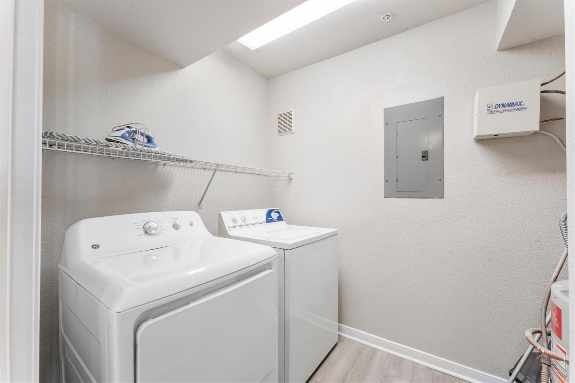 Apartment Spacious 2br King W Pool, Gym, Laundry - Close To Downtown Austin