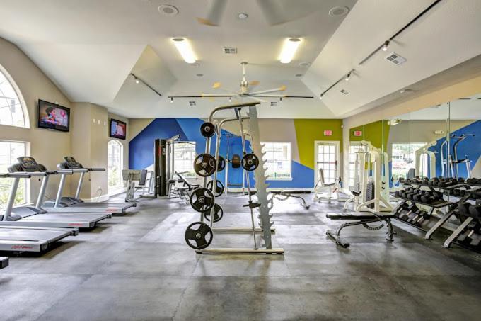 Apartment Spacious 2br King W Pool, Gym, Laundry - Close To Downtown Austin